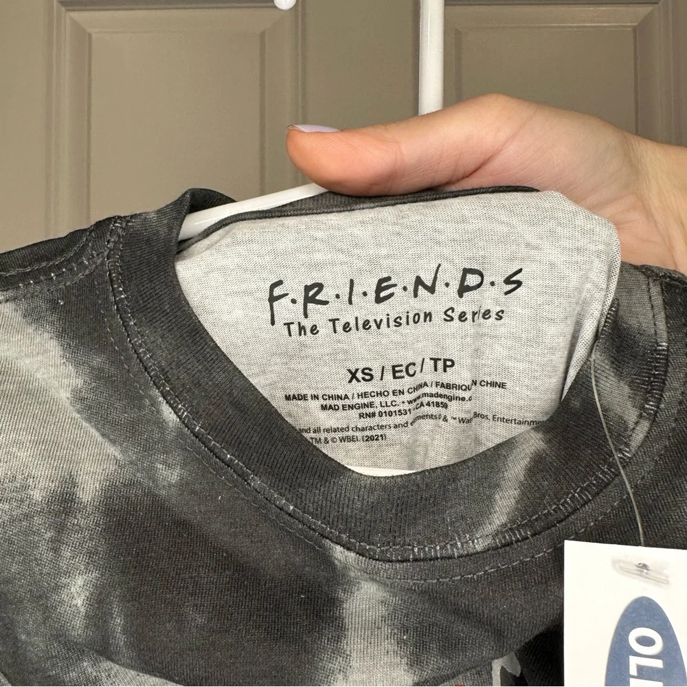 Old Navy Friends Boys Tee Size XS NWT‎